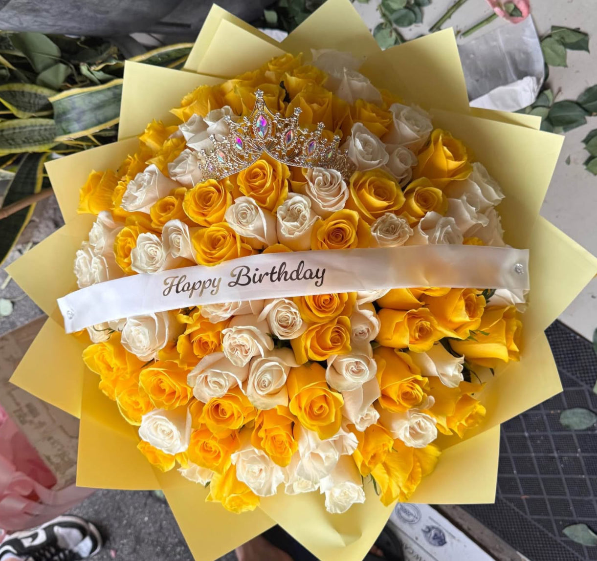 100 rose bouquet white and yellow lover