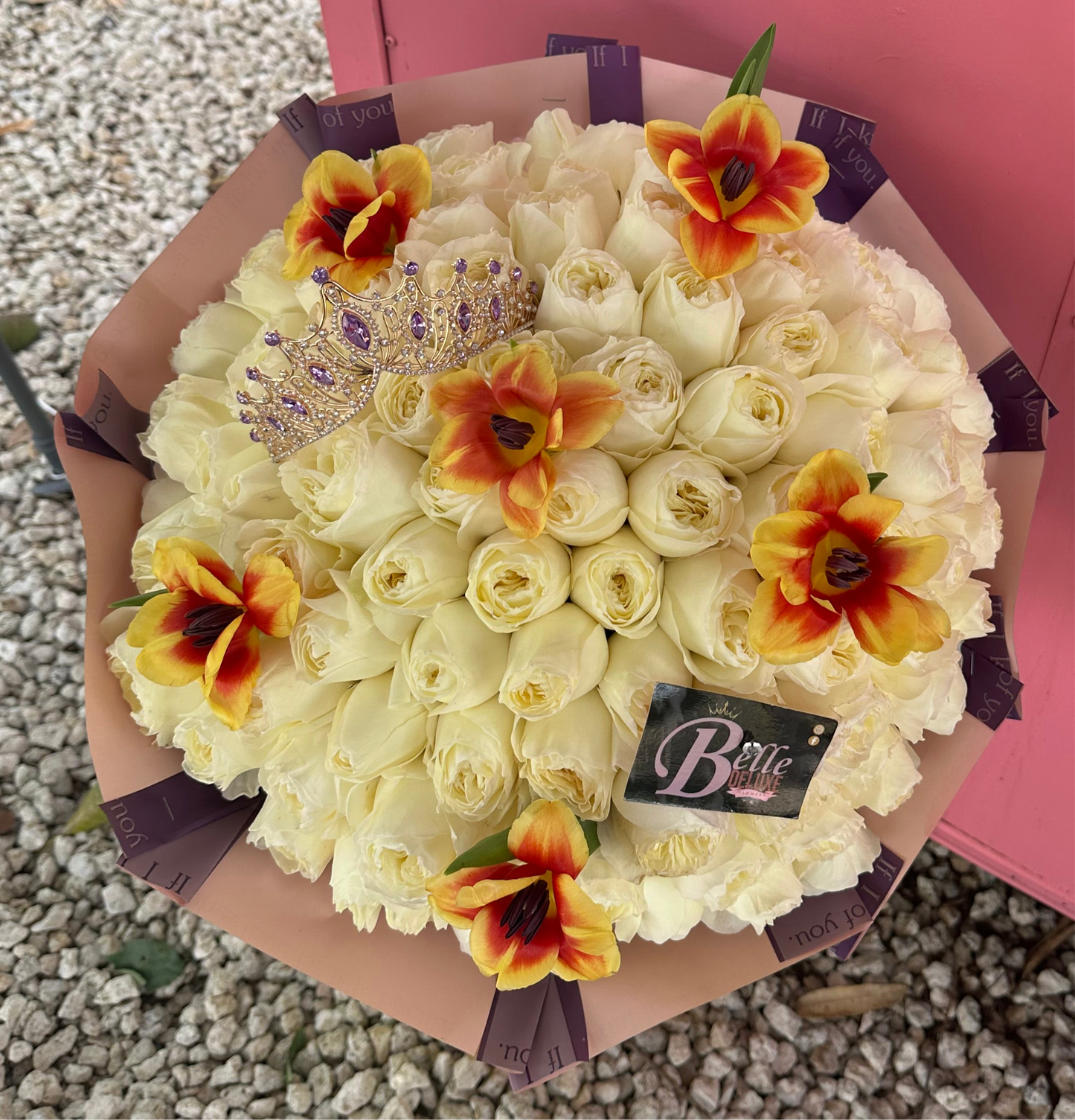 100 White roses with tulips