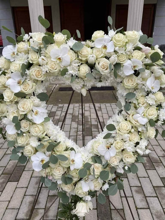 Elegance white Heart Wreath