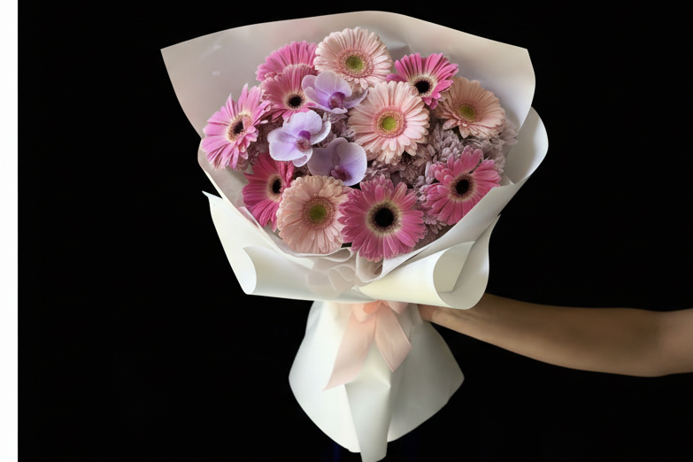 Dulzura en mis ojos - Wrap gerberas, orchids and spiders