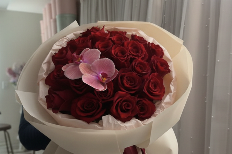 25 wrap roses with orchids