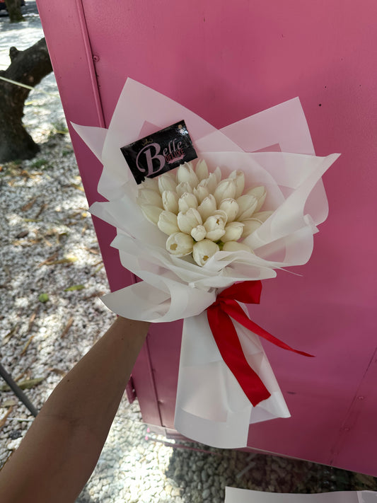 30 White tulips wrap